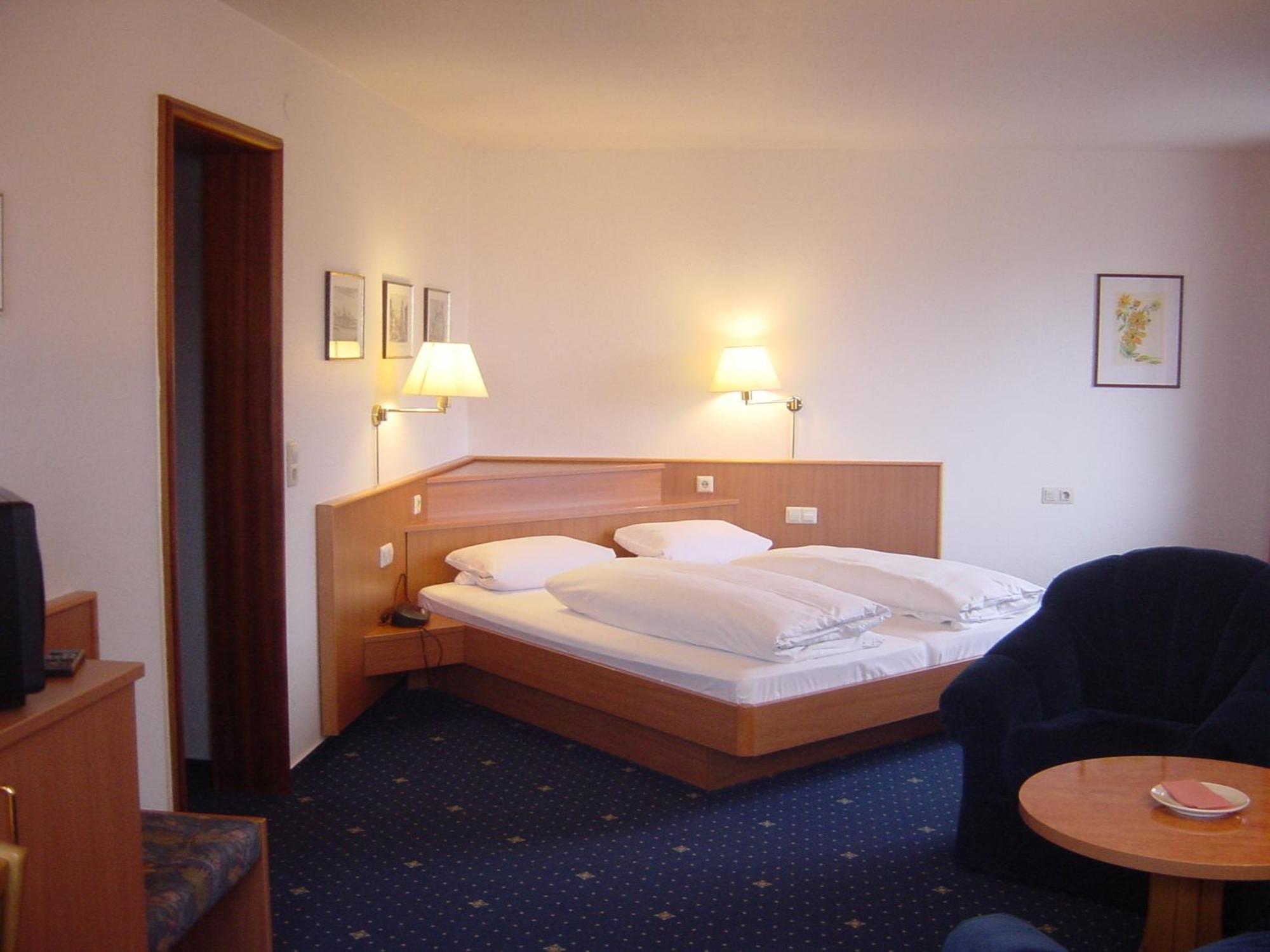 Hotel Garni Eden เมียร์สบวร์ก ภายนอก รูปภาพ