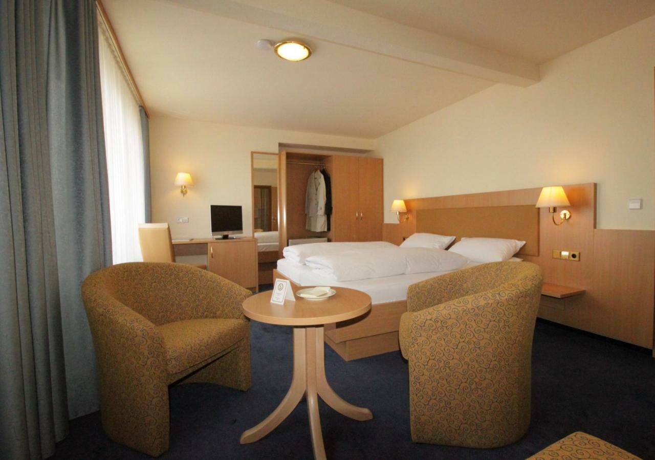 Hotel Garni Eden เมียร์สบวร์ก ภายนอก รูปภาพ